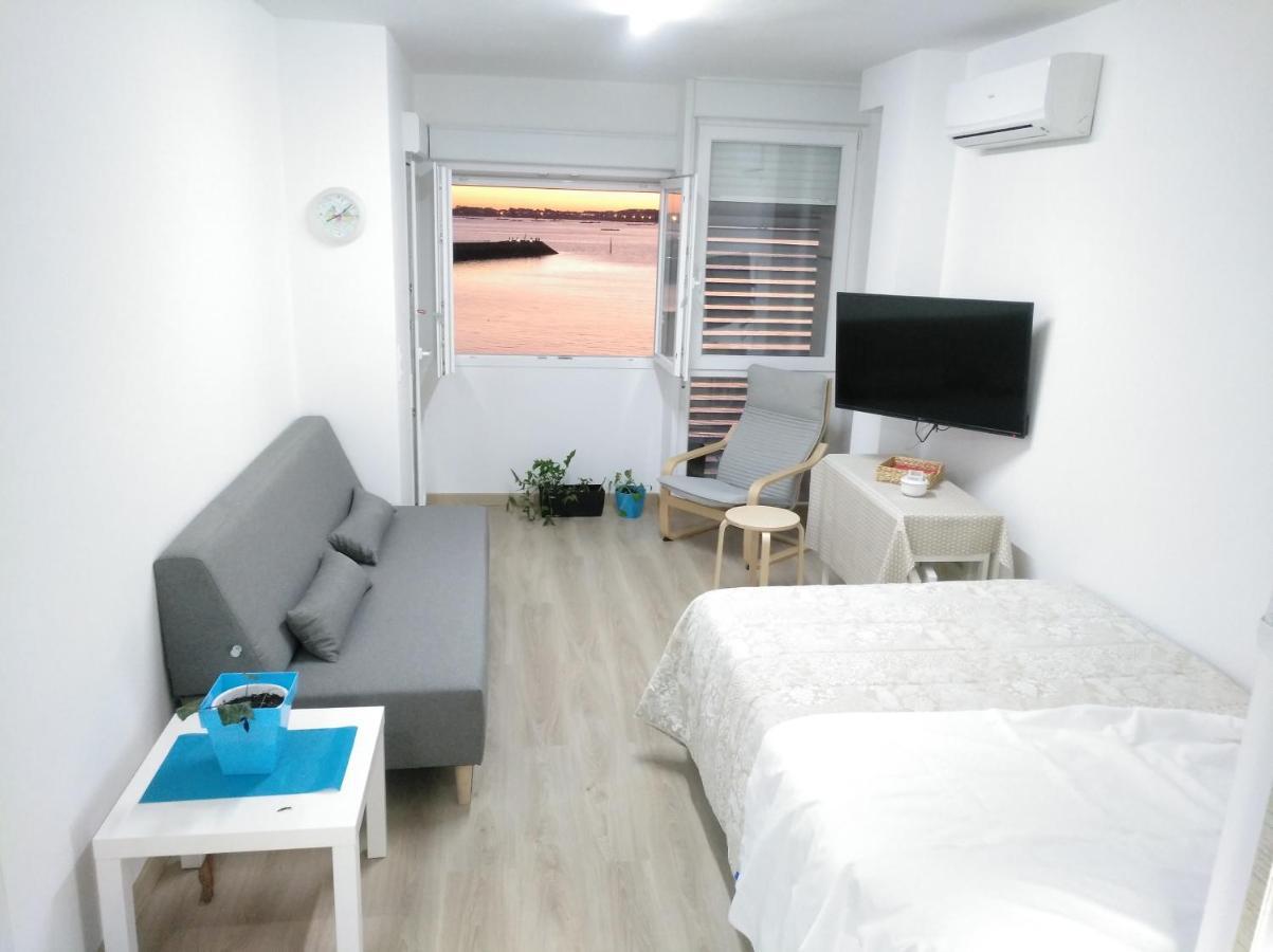 Apartamentos Poniente 비야누에바 데 아로사 외부 사진
